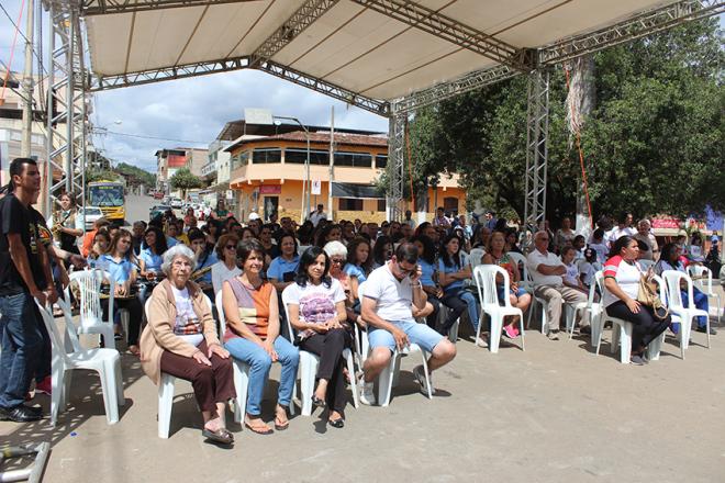 O público compareceu à praça e gostou muito do que ouviu