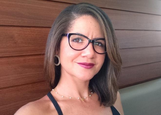  Fontes é uma das 9,7 milhões de pessoas surdas no Brasil, de acordo com o mais recente censo do Instituto Brasileiro de Geografia e Estatística (IBGE)