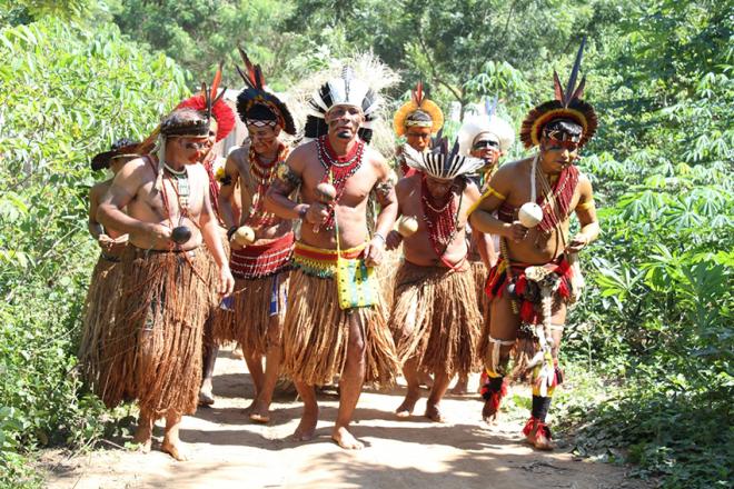 Os índios pataxós, suas crenças e tradições