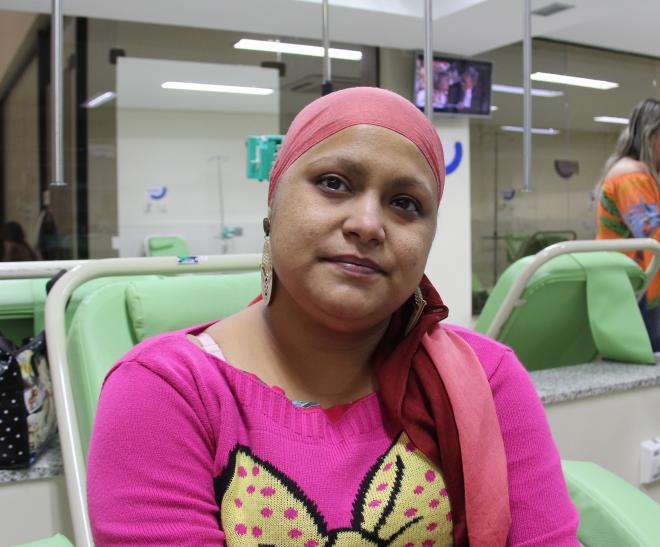 Nágela Samanta Souza descobriu o câncer de mama no ano passado e, desde então, luta para sobreviver  