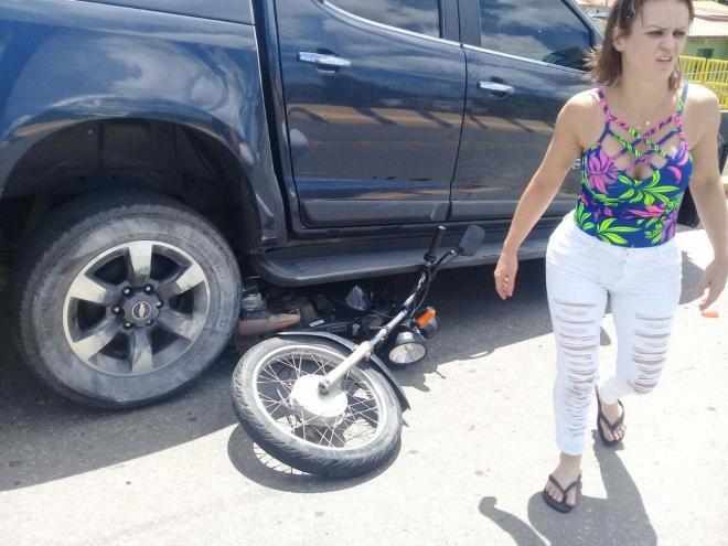 A motorista da S10, Rosimeri Poeys Vargas, desceu do veículo demonstrando muito nervosismo, foi detida e conduzida para a delegacia de Polícia Civil