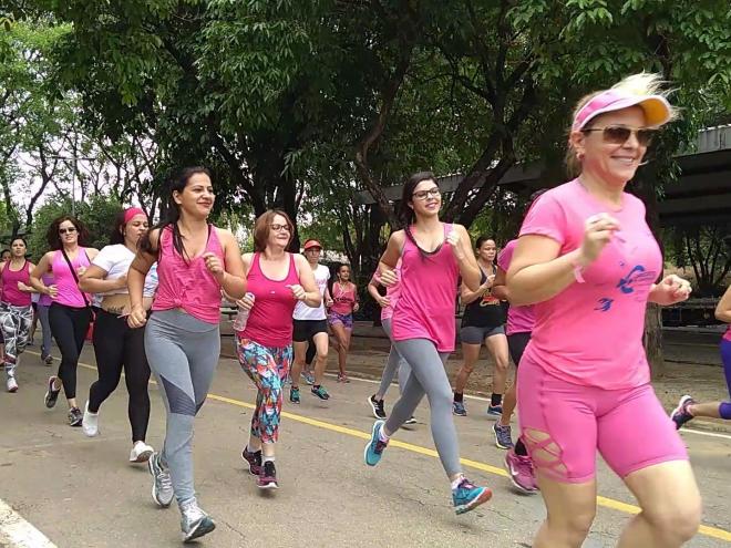 As 200 primeiras atletas que cruzaram a linha de chegada receberam medalhas