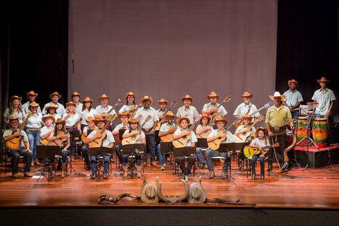 Orquestra de Viola Caipira do Vale Aço valoriza a música caipira