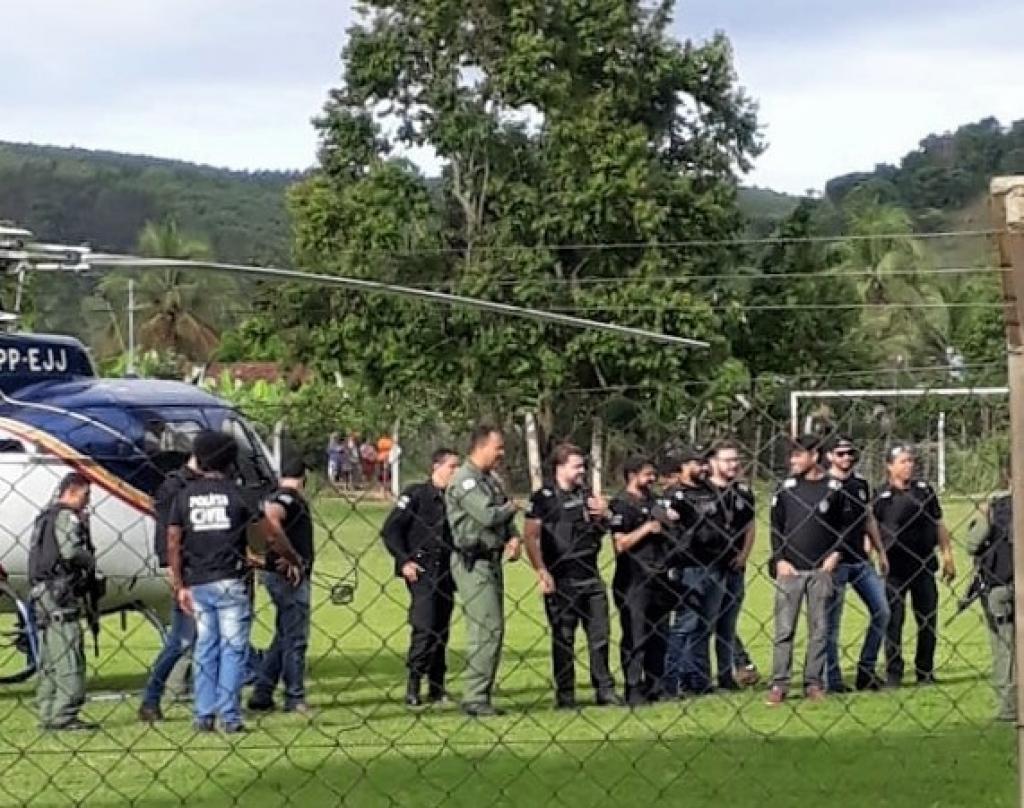 Policiais vindos de Governador Valadares, mais os policiais de Periquito, cumpriram mandados de busca, apreensão e prisão nessa quinta-feira 