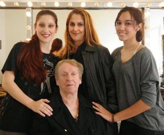 Zélia Olguin com a filha Salette e as netas Larissa e Juliana Olguin