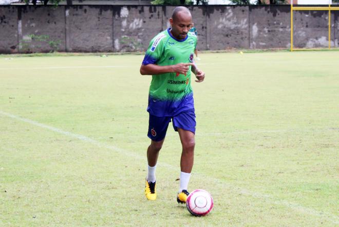 Francismar recuperou de lesão e está confirmado  