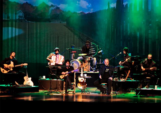 No palco, uma verdadeira ode à amizade e a fantasia