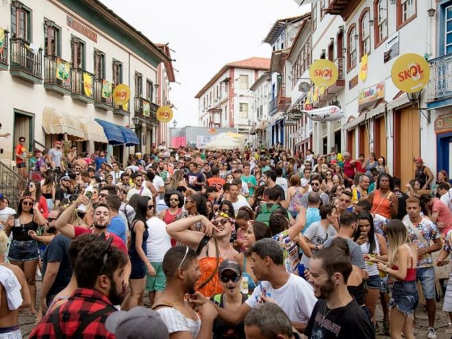 Blocos tradicionais caricatos, blocos infantis, blocos de abadás e blocos universitários, animados por charangas ou por percussão própria, irão realizar mais de 50 cortejos no Circuito de Blocos