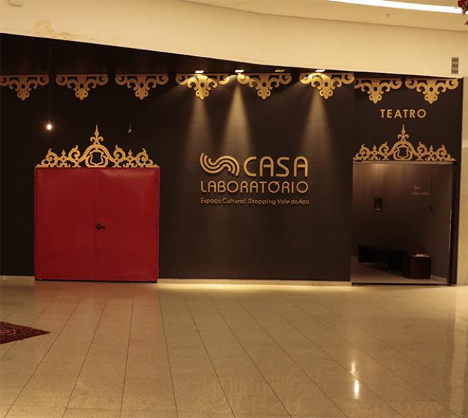 O Espaço Cultural Casa Laboratório no shopping, ao lado dos cinemas