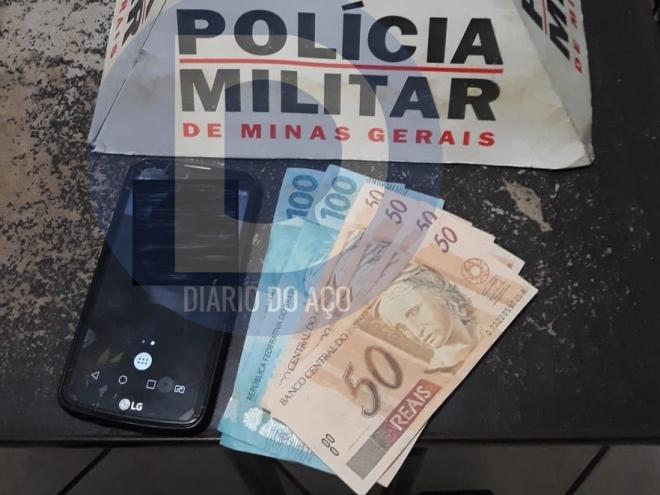 O dinheiro falso apreendido foi entregue na delegacia da PF, em Governador Valadares