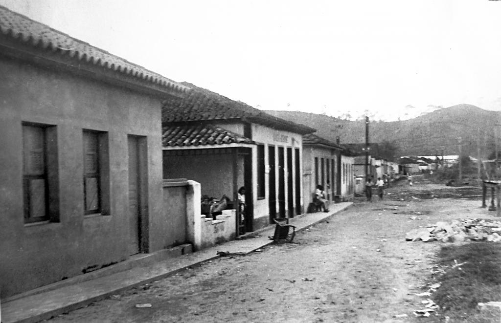 Foto da antiga Avenida Dr. Pedro Nolasco, Fabriciano, início anos 1940, feita por Gilson Lanna