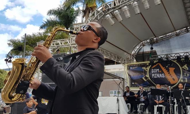 As bandas de música incentivam o aprendizado de vários instrumentos