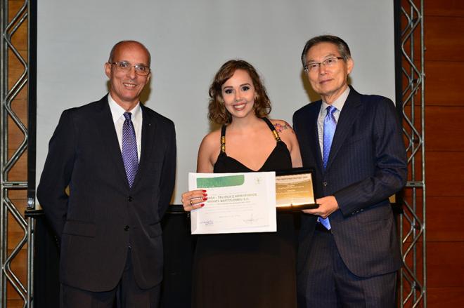 O presidente Naohiro Doi (à direita) entregou a premiação