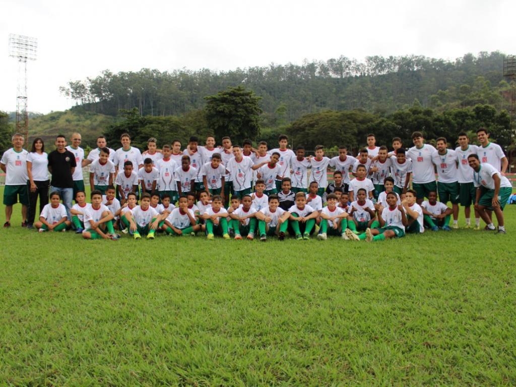 Os atletas receberam kits de uniformes e treinaram de 2 a 4 vezes por semana, de acordo com a categoria, sem custos