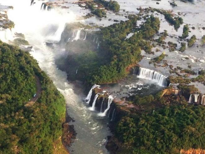 Cataratas do rio Iguaçu, no Paraná, é um dos atrativos de Foz do Iguaçu