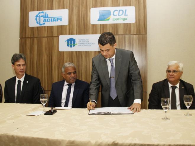O novo presidente da CDL de Ipatinga, Amaury Gonçalves, foi empossado na quarta-feira