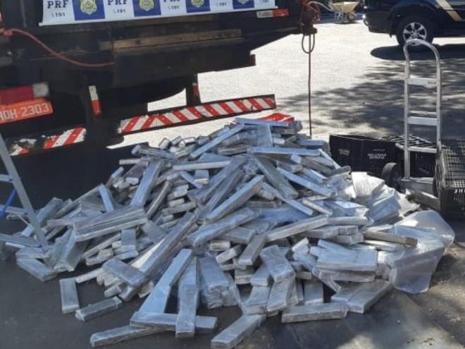 Caminhoneiro afirma que receberia R$ 10 mil para dirigir caminhão transportando carga de maconha