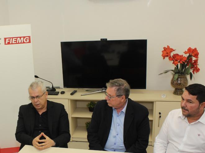 José Roberto, Flaviano Gaggiato e deputado federal Enéias Reis explicaram a importância do projeto para a região 