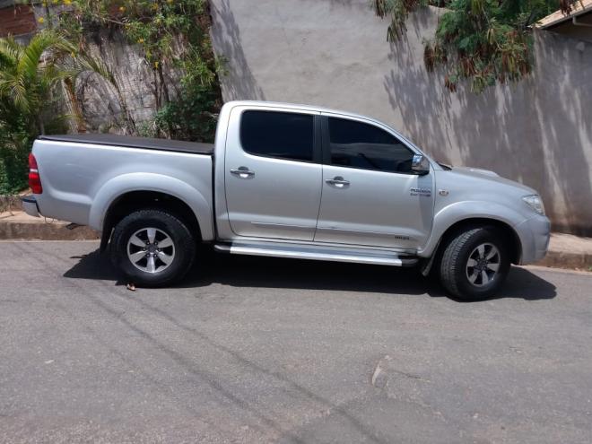 Entre os itens apreendidos está essa caminhonete com placas de Belo Horizonte 