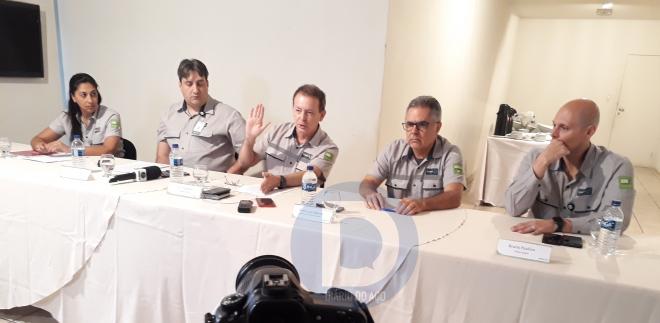 Representantes da Usiminas concederam entrevista no teatro Zélia Olguin, no bairro Cariru