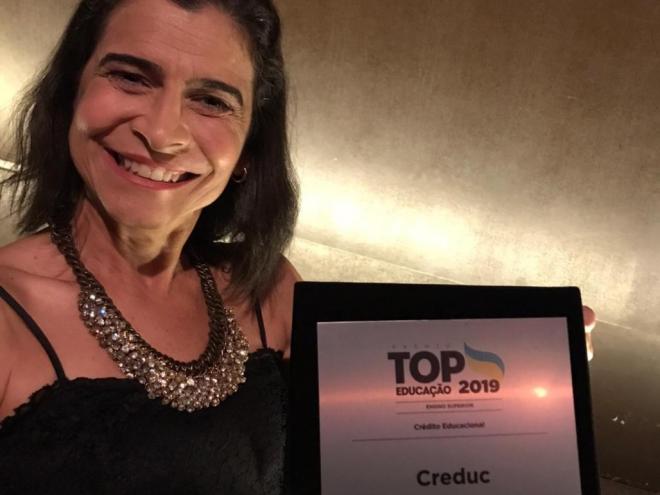 Diretora do CREDUC, Lígia Pimenta recebe prêmio TOP Educação 2019