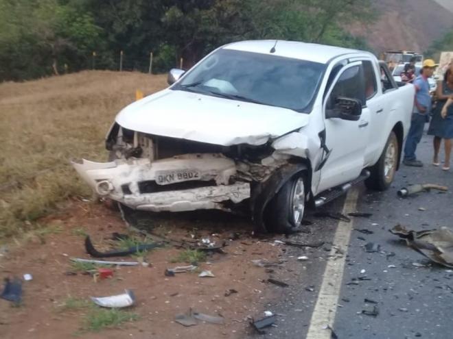 Caminhonete Ford Ranger foi atingida por Chevette; motorista saiu sem ferimentos 