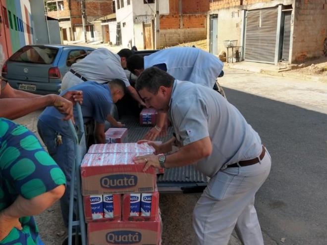 Os 4.200 litros de leite foram doados para entidades da região 