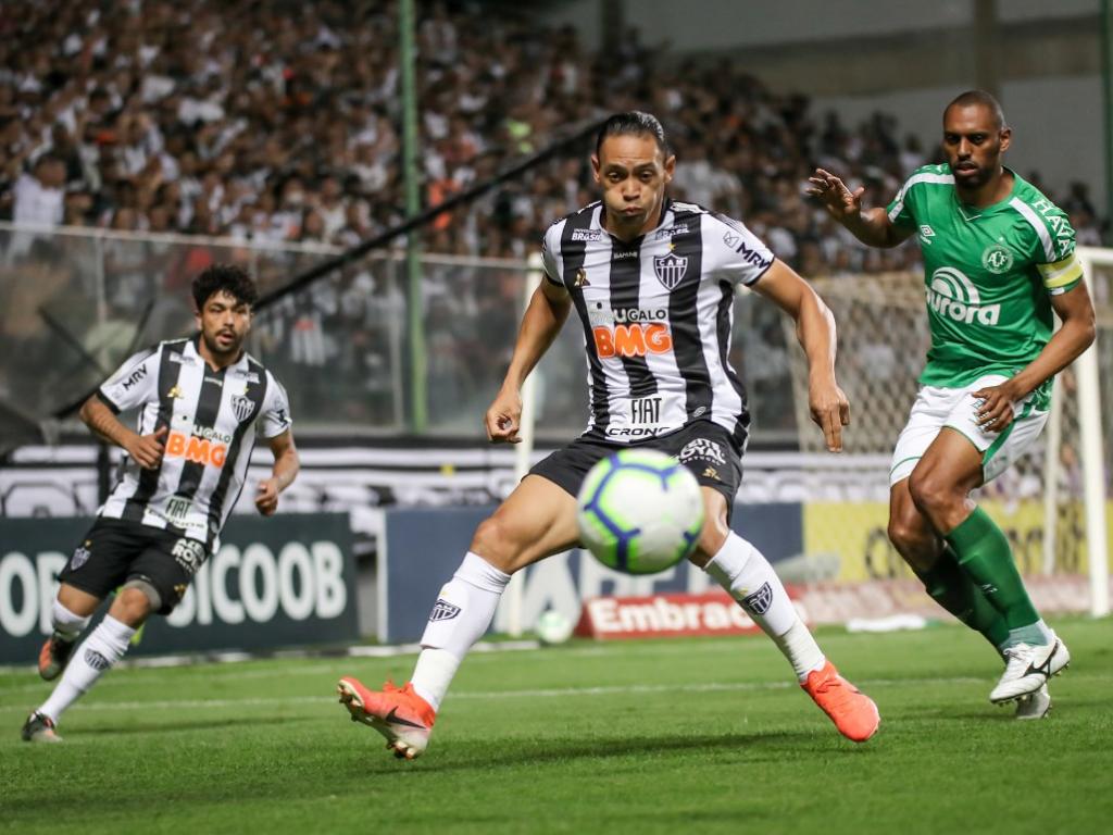 Ricardo Oliveira, mais uma vez, não conseguiu balançar a rede para o Atlético