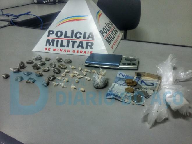 Maconha e crack encontrados juntamente com uma balança de precisão