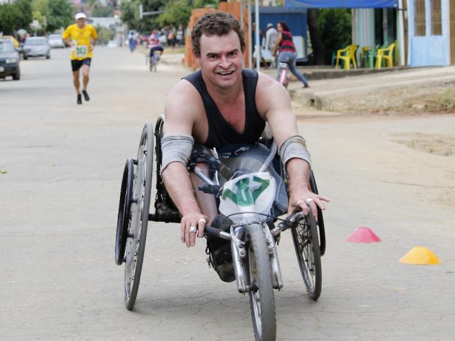 Evilmar Rosário Rezende tem 40 anos e não mede esforços para praticar corrida 