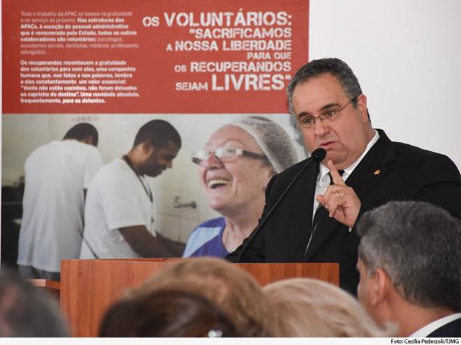 O presidente do TJMG, Nelson Missias de Morais, salientou o significado especial que a Apac Feminina de BH tem para ele e admitiu que é urgente necessidade de mudanças no sistema prisional 
