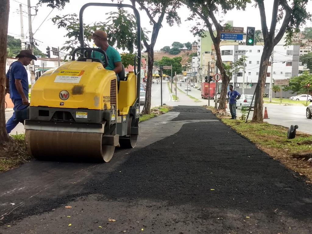 Calçada compartilhada de ciclistas e pedestres, na  entrada do bairro Canaã foi recapeada  