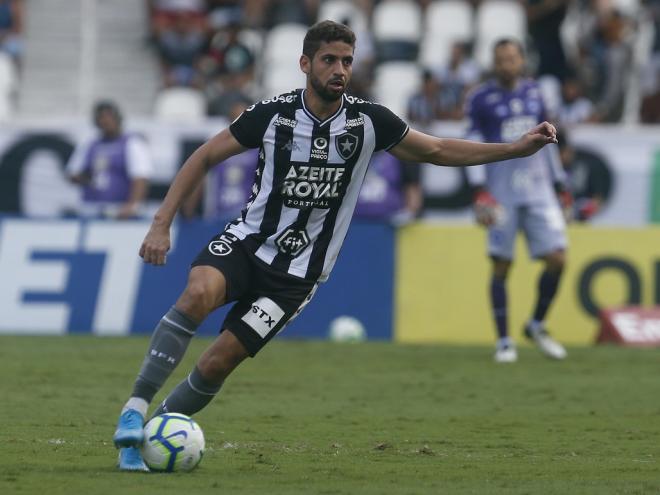  Zagueiro Gabriel fez boa temporada no Botafogo e está de volta aos planos do Galo	