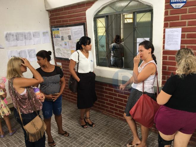 Aflitos, pais de alunos foram até a escola Betinho, mas permanecem sem retorno 