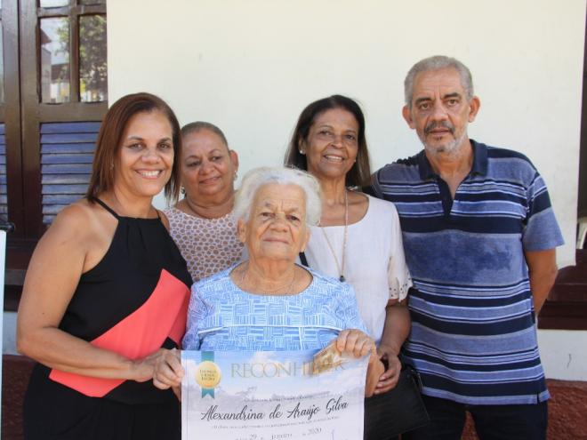 Alexandrina de Araújo Silva, de 89 anos, foi uma das homenageadas pelo projeto ''Reconhecer''