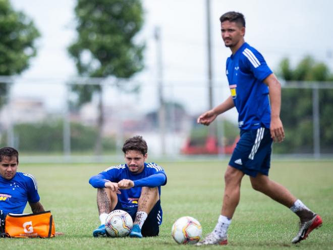 Meia-atacante Jhonata Robert vai fazer sua estreia em clássicos mineiros neste domingo