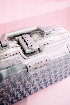Mala da Rimowa, criada pela Dior