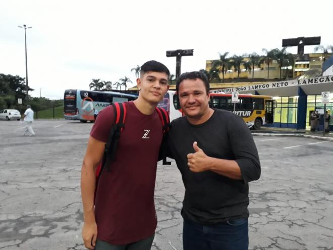 Marcus Vinícius e o pai, Marinho