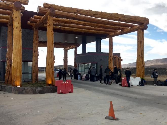 Entrada de El Calafate: nem sequer argentinos podem passar. 