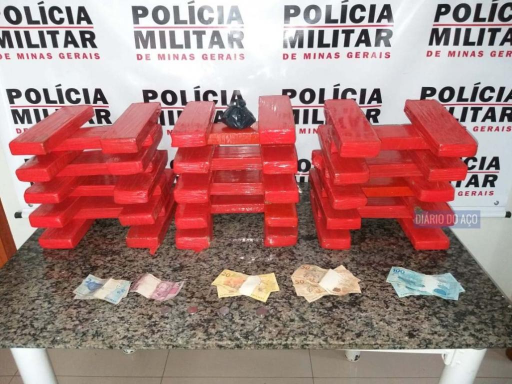 Policiais de Ipatinga perseguiram condutor de Vectra até a entrada do bairro Amaro Lanari, onde o carregamento foi apreendido