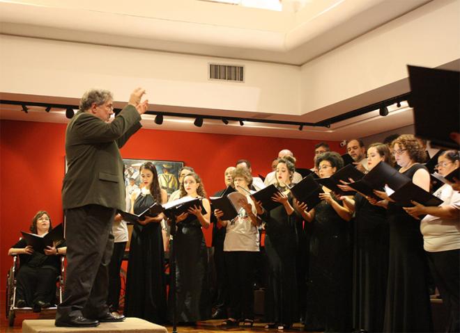 O maestro Lincoln Andrade é o atual condutor do Ars Nova