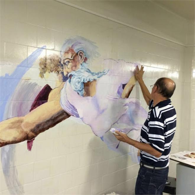 Kuroiwa pintou um mural no laboratório de Anatomia da Escola Paulista de Medicina da Universidade Federal de São Paulo (Unifesp)