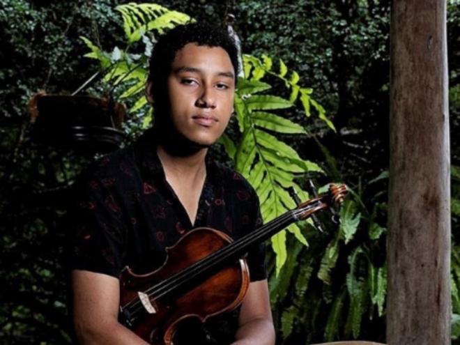 O sonho é difícil; mas não impossível. Por isso, o jovem músico de Salvador, capital da Bahia, criou uma vaquinha virtual para arrecadar o valor da viagem