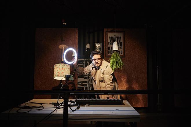 Cia. Mungunzá mostra episódio da narrativa digital Poema Em Queda-Live