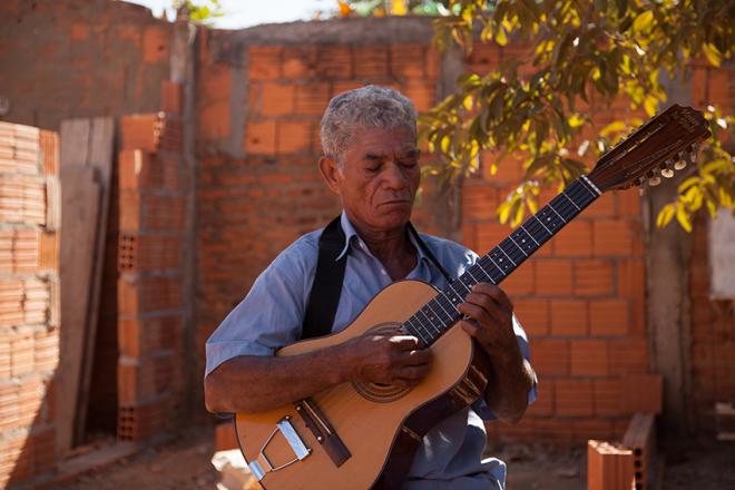 O filme mostra personagens anônimos e importantes para a cultura da viola
