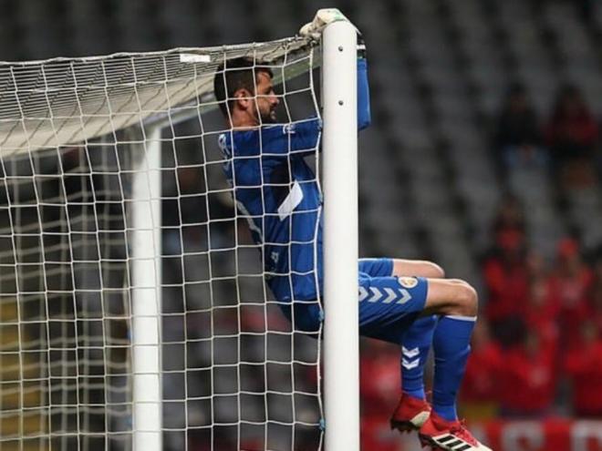 O goleiro aconselhou muita persistência e trabalho para quem quer fazer a vida no futebol