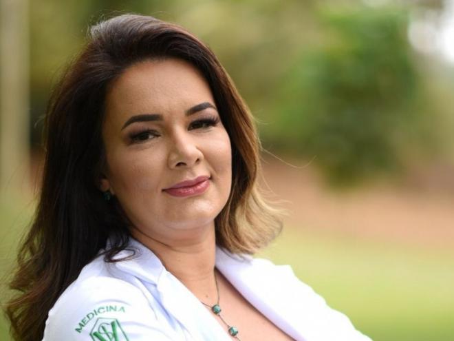Shara Regina detalhou como é feito o processo de adoção de cachorro e gato 