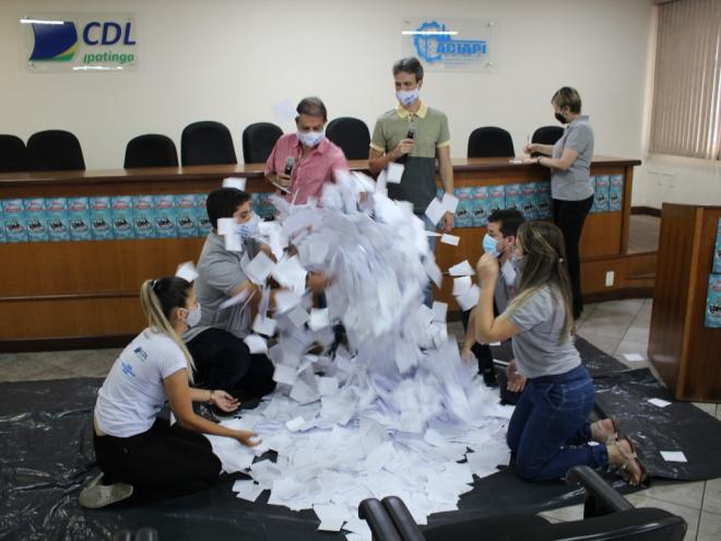 O sorteio foi transmitido ao vivo pelas mídias sociais da Aciapi-CDL 