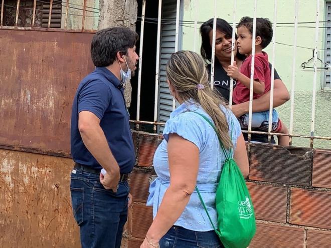 Candidato à reeleição em Timóteo conversou com moradores na quarta-feira