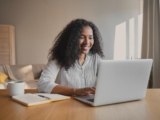 Está mais fácil aprender sobre diversos assuntos se-guindo perfis de pessoas comprometidas a compartilhar histórias e informações acerca de diversas abordagens sociais